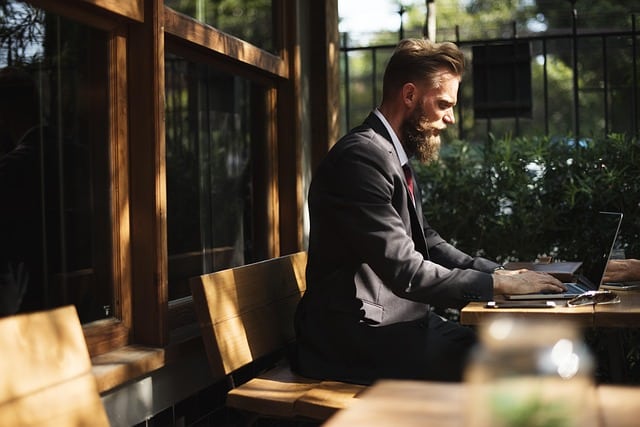 Digitaler Aufbruch: Wie moderne Männer mit Webhosting ihre Online-Projekte meistern